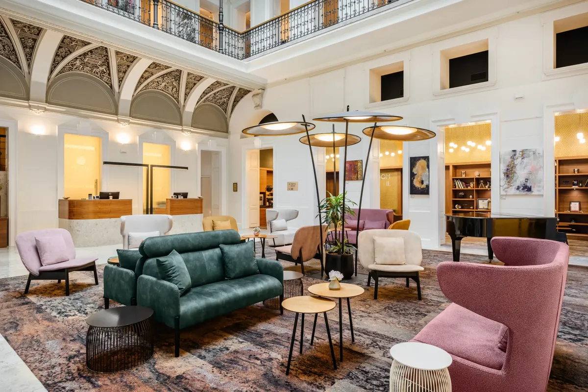 Hotel Moments Budapest – Történelem, Elegancia és Modern Rendezvénymegoldások