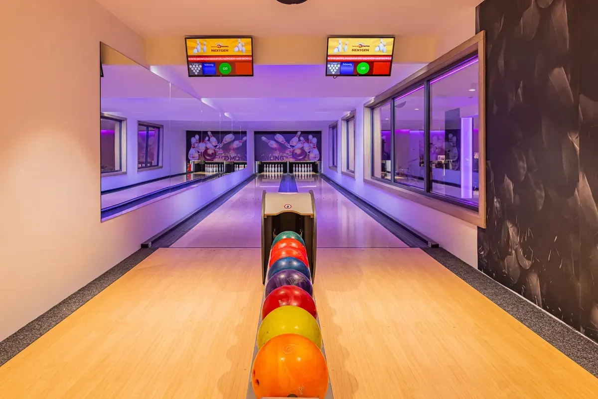 Avar Hotel Mátrafüred bowling pálya kétpályás modern felszereltséggel és LED világítással